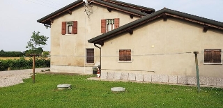 zoom immagine (Rustico 400 mq, soggiorno, più di 3 camere, zona Borgoricco)