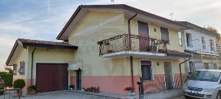 zoom immagine (Bifamiliare 190 mq, soggiorno, 3 camere, zona Isola Mantegna)