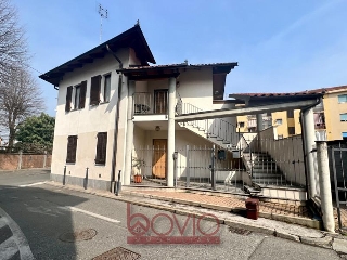 zoom immagine (Appartamento 105 mq, soggiorno, 2 camere, zona Borgo Nuovo)