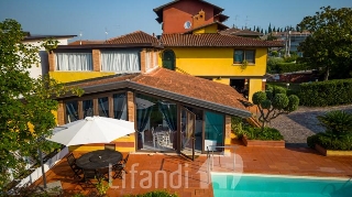 zoom immagine (Hotel - albergo 429 mq, soggiorno, 5 camere, zona Peschiera del Garda)