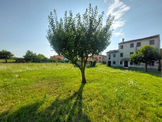 zoom immagine (Terreno 1700 mq, zona Vittorio Veneto)
