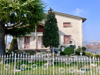 zoom immagine (Casa singola 317 mq, soggiorno, 5 camere, zona Poggio Sant'Ilario Baganza)