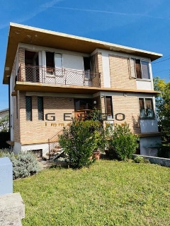 zoom immagine (Casa singola 255 mq, soggiorno, 3 camere, zona Castelfranco Veneto)