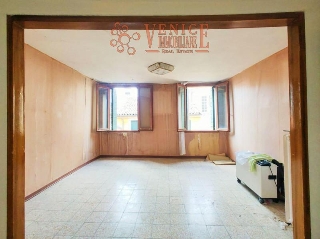 zoom immagine (Appartamento 160 mq, soggiorno, 3 camere, zona Castello)