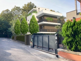 zoom immagine (Appartamento 180 mq, soggiorno, 3 camere, zona Murri / Giardini Margherita)