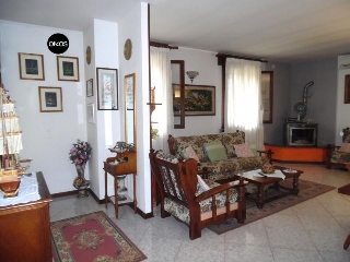 zoom immagine (Casa singola 200 mq, soggiorno, 3 camere, zona Campolongo Maggiore)