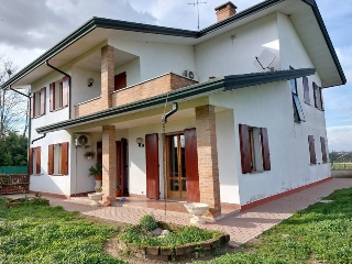 zoom immagine (Casa singola 240 mq, soggiorno, 4 camere, zona Piacenza d'Adige - Centro)