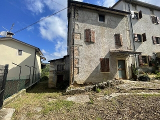 zoom immagine (Casa a schiera 100 mq, soggiorno, 2 camere, zona Cerro Veronese - Centro)