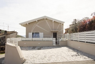 zoom immagine (Casa singola 120 mq, soggiorno, 2 camere, zona Fognano)