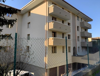 zoom immagine (Appartamento 112 mq, soggiorno, 2 camere, zona Caprino Bergamasco)
