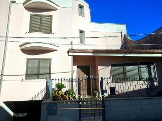 zoom immagine (Villa 194 mq, soggiorno, 3 camere, zona Lizzanello)