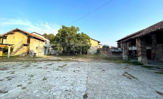 zoom immagine (Rustico 815 mq, zona Sannazzaro Dè Burgondi - Centro)